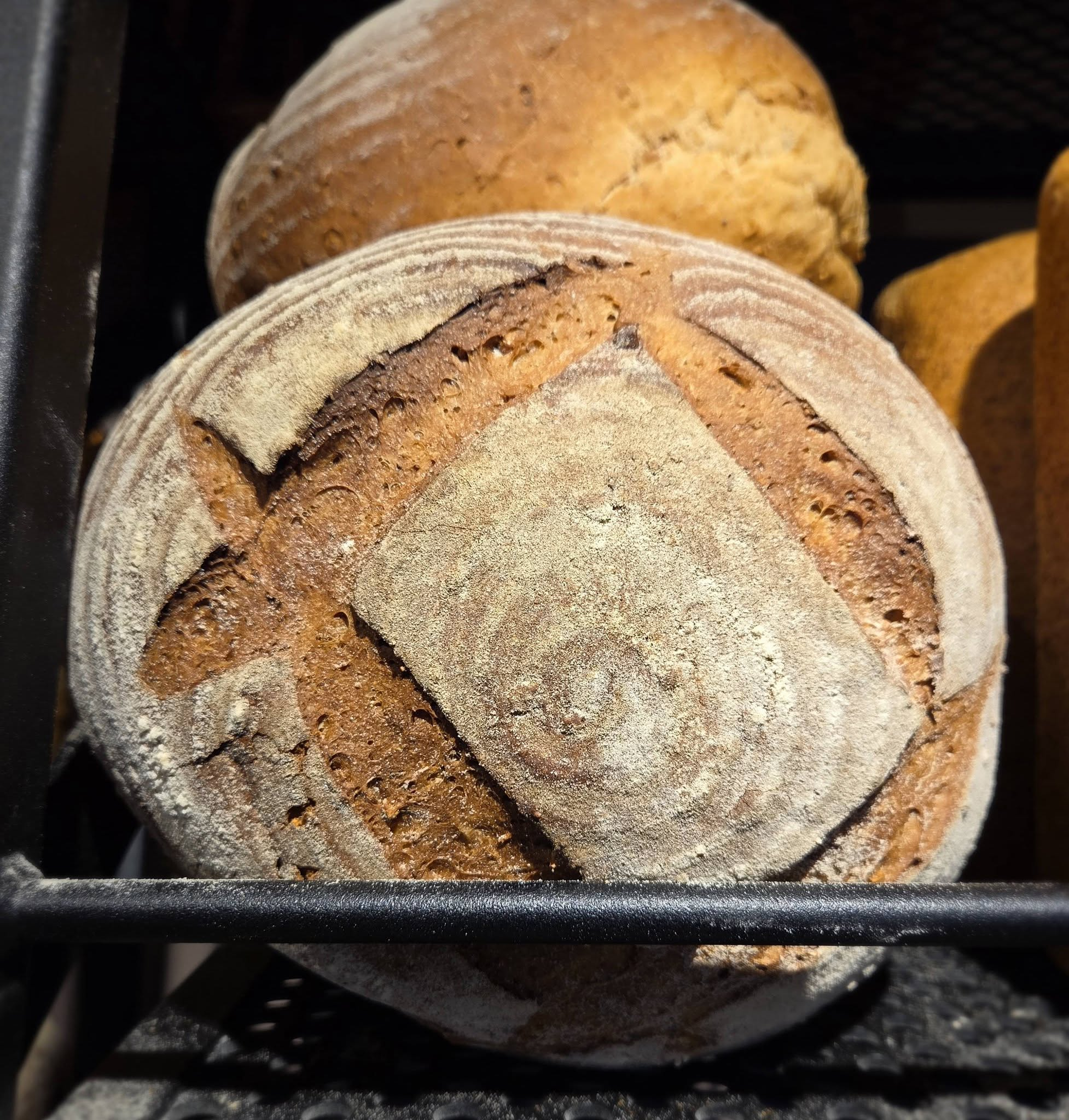 Pain rond en vitrine